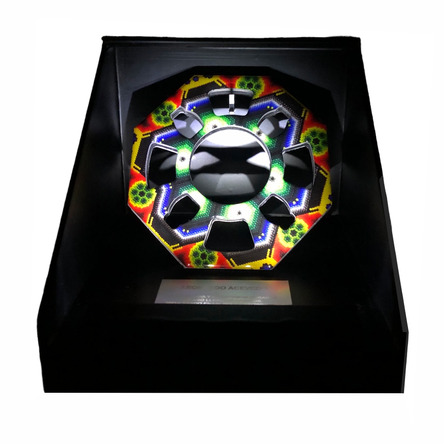 CAJA CON RECONOCIMIENTO Y LUZ A002